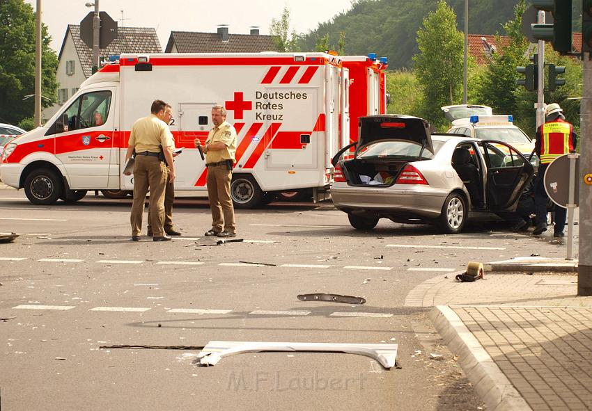 Schwerer Unfall mit Reisebus Lohmar Donrather Dreieck P086.JPG